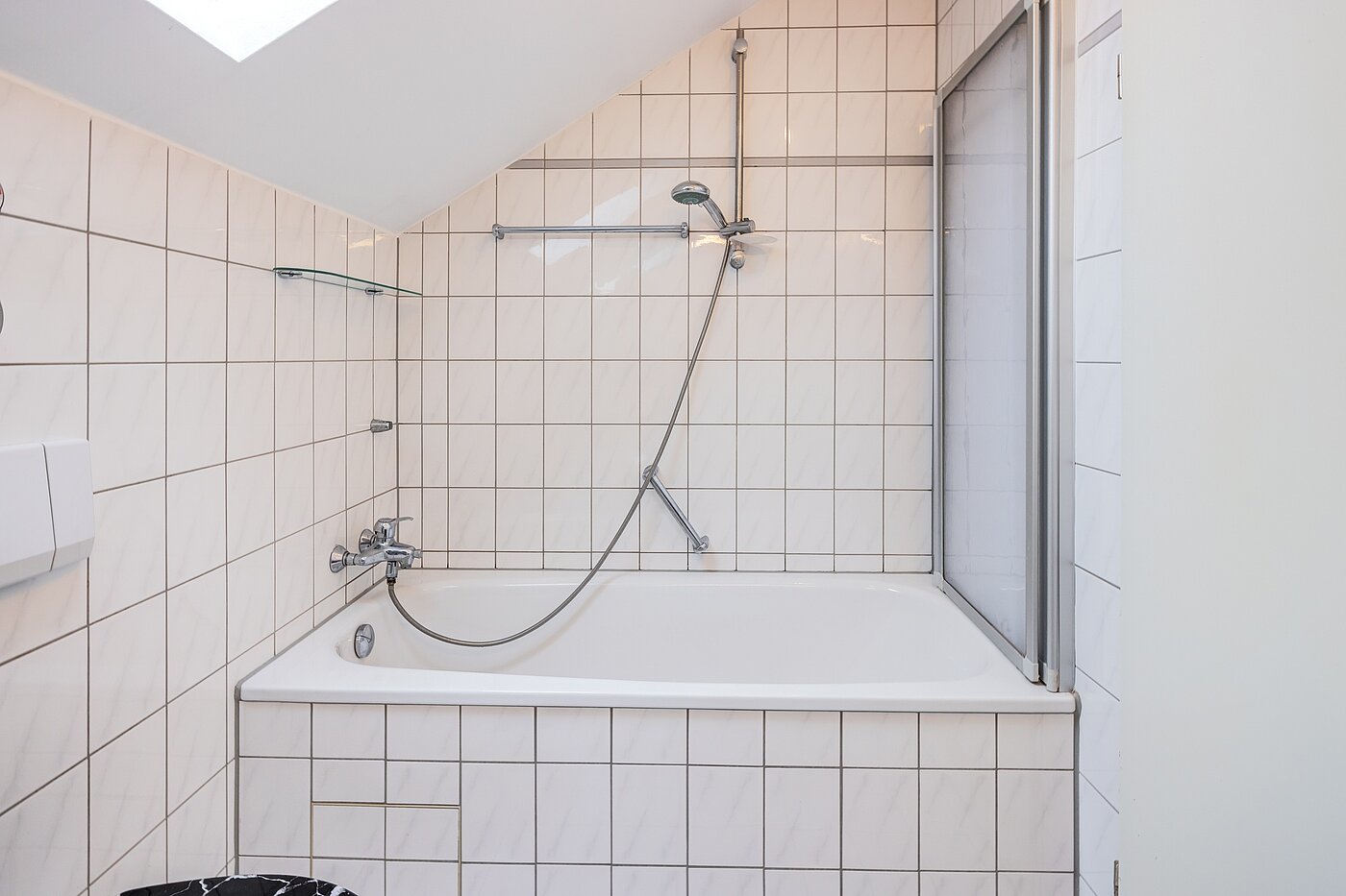 Etagenwohnung mit 2 Zimmern | Poing | 70373 | ...Badewanne
