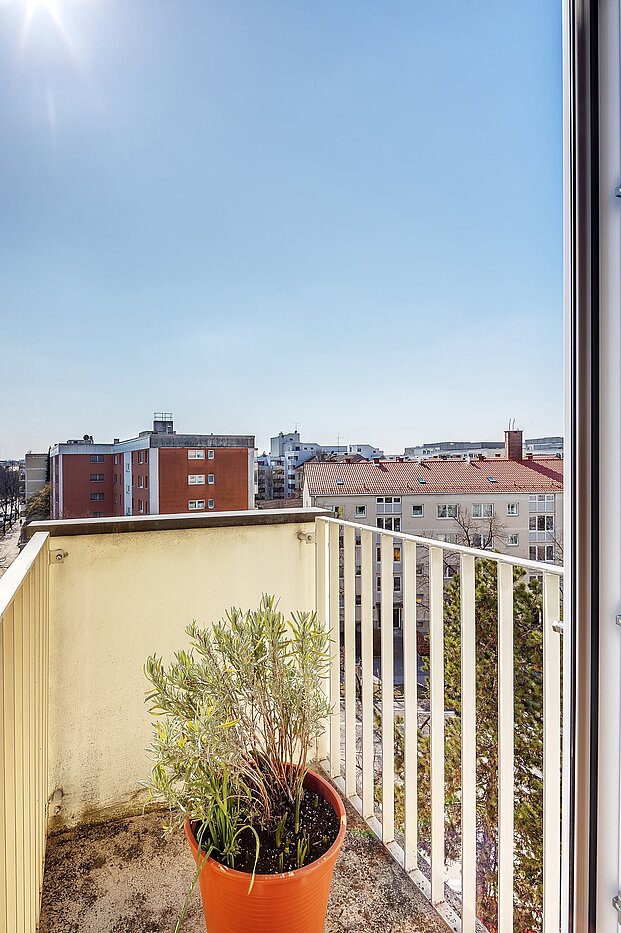 Etagenwohnung mit 2 Zimmern | München-Sendling-Westpark | 2003ML10 | ...und kleinem Balkon