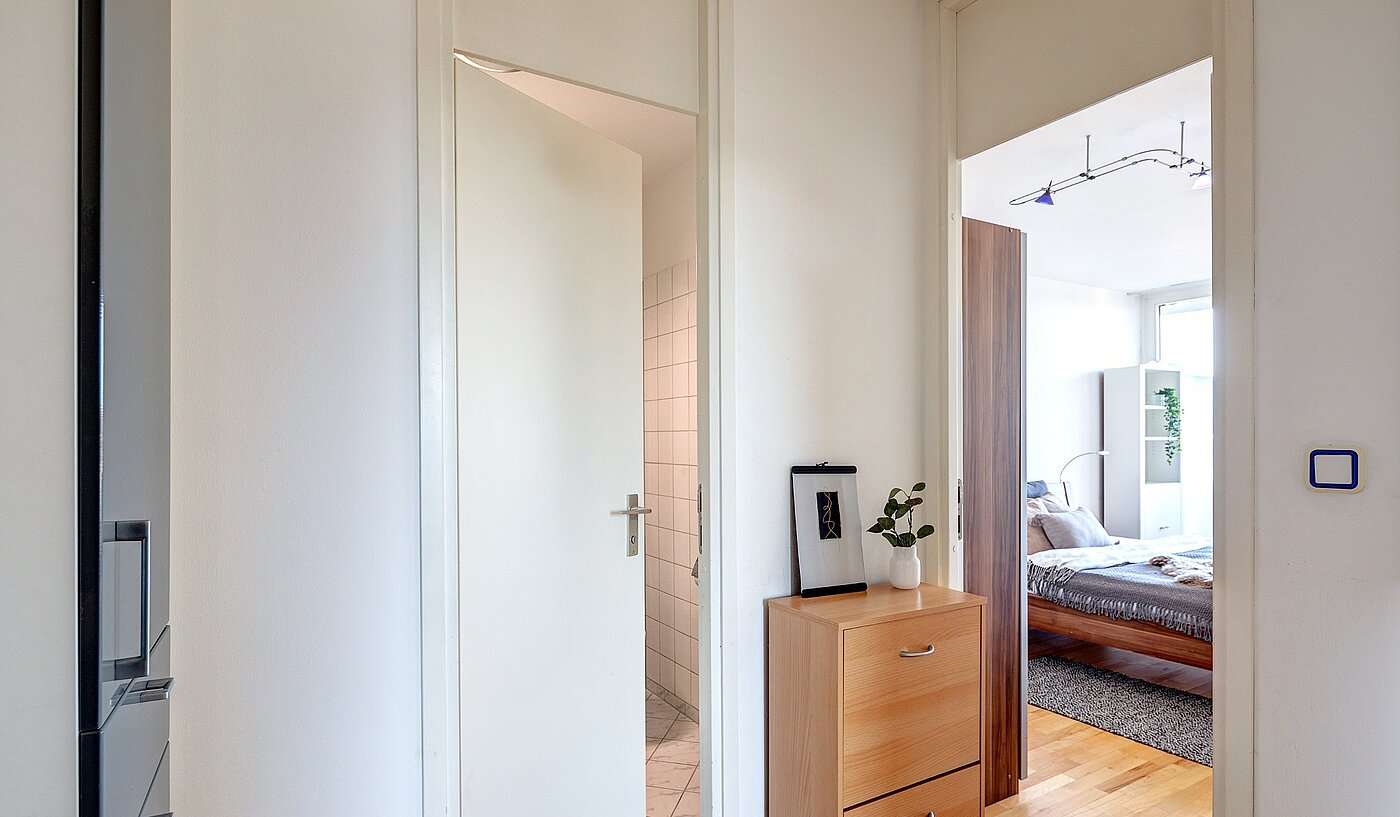 Etagenwohnung mit 2 Zimmern | München-Sendling-Westpark | 2010ML9 | Zugang zum Bad u. Schlafzimmer