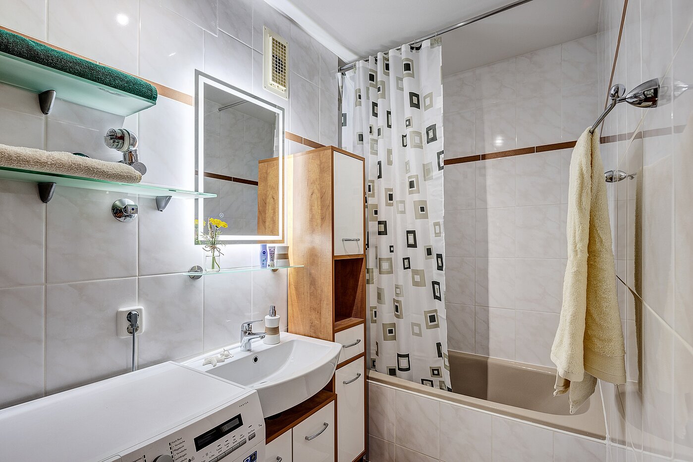 Etagenwohnung mit 1 Zimmer | München-Bogenhausen | 70070 | Badezimmer mit Wanne