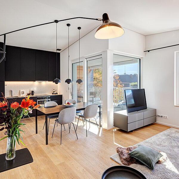 Maxvorstadt: Stylisches Penthouse mit Süd-Loggia
