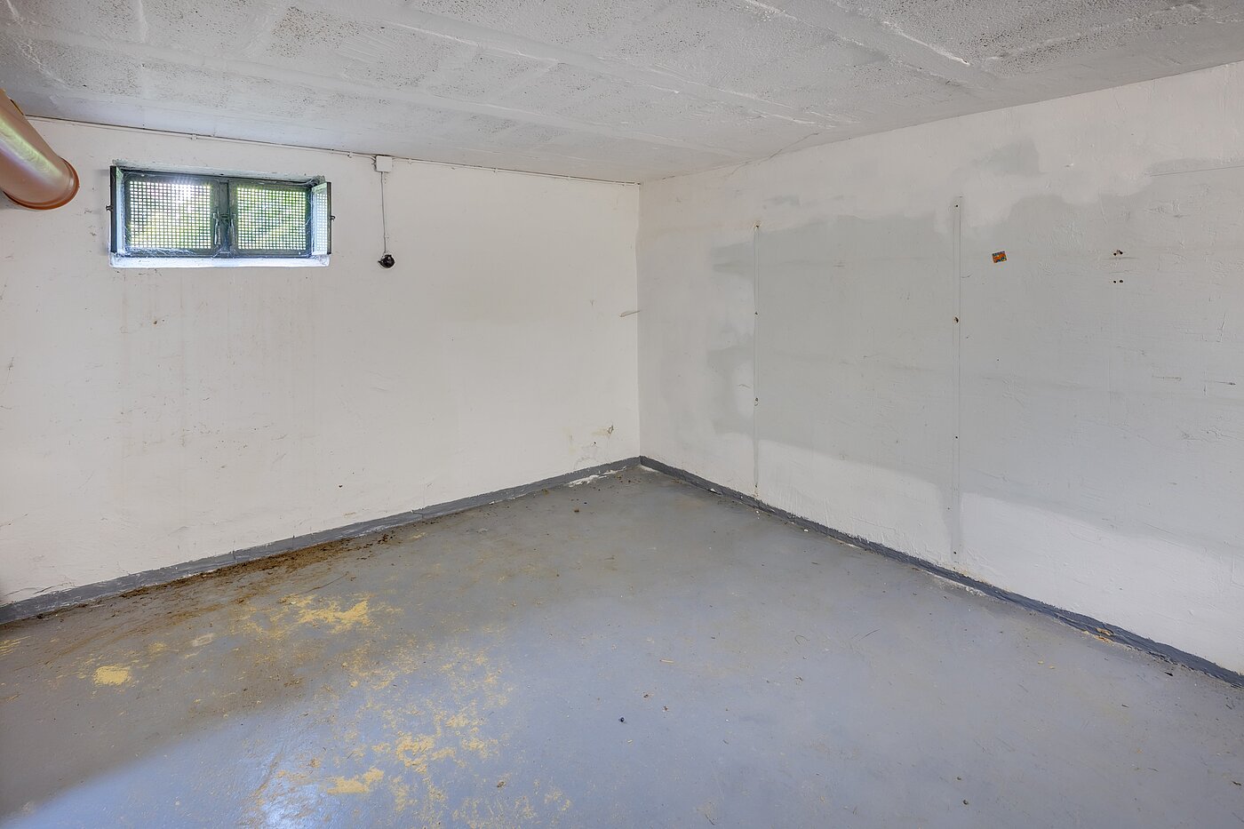 Einfamilienhaus mit 8 Zimmern | 70229 | Keller