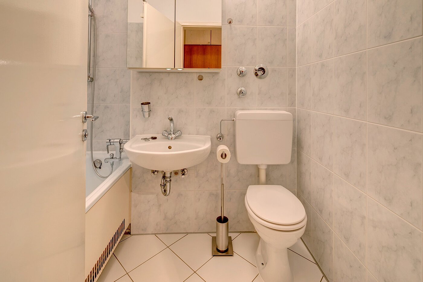 Hochparterre mit 1 Zimmer | München-Neuhausen | 1911ML10 | Bad