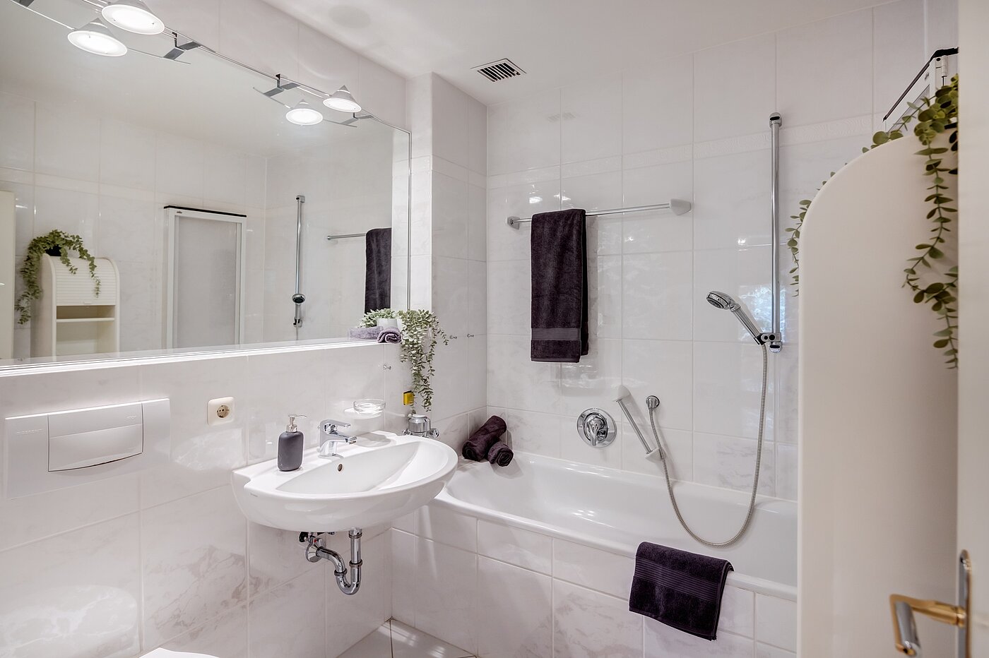 Erdgeschosswohnung mit 4 Zimmern | München-Laim | 702161 | Badezimmer mit...