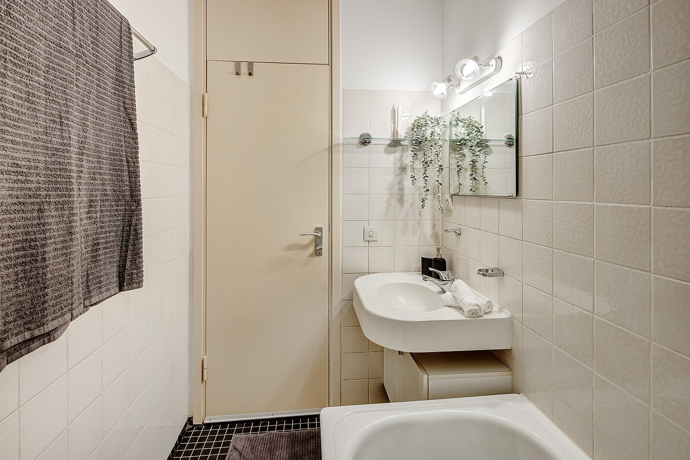 Etagenwohnung mit 1 Zimmer | München-Solln | 2201ML92 | Blick zur Tür