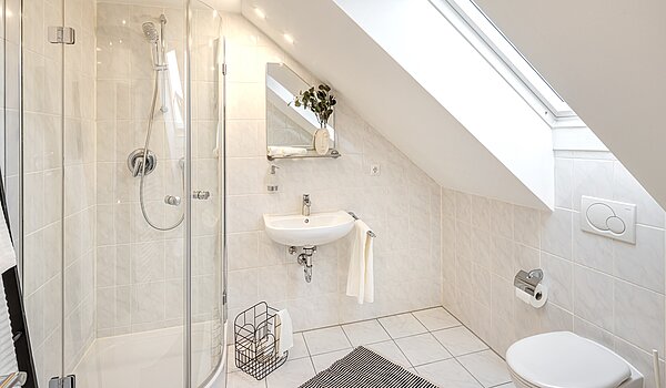 Reihenmittelhaus mit 5 Zimmern | Unterschleißheim | 70187 | Zusätzliches Duschbad im DG...