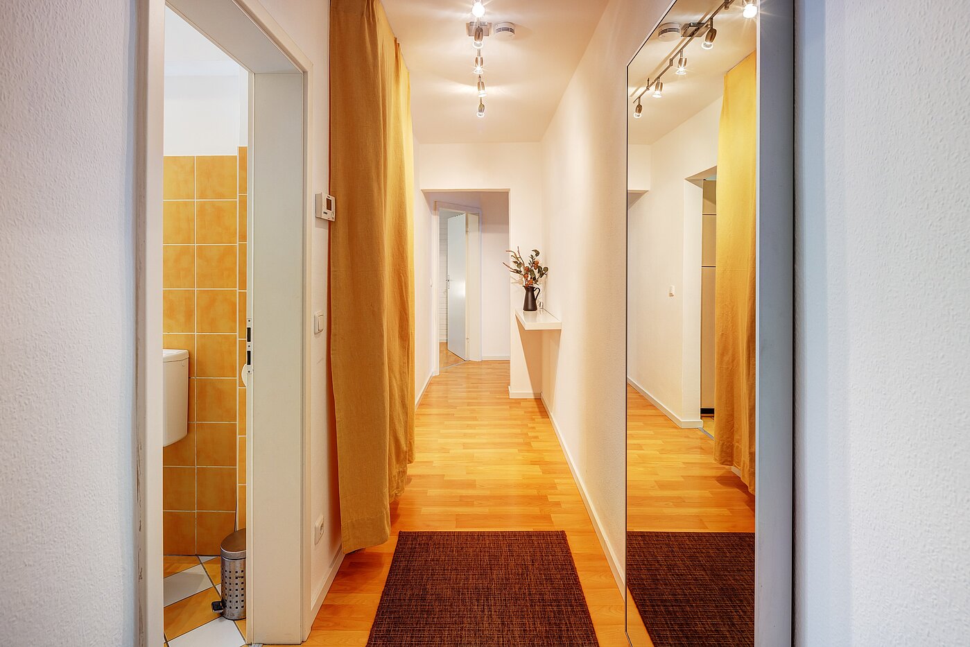 Etagenwohnung mit 2.5 Zimmern | München-Isarvorstadt | 70121 | Flur vom Eingang kommend