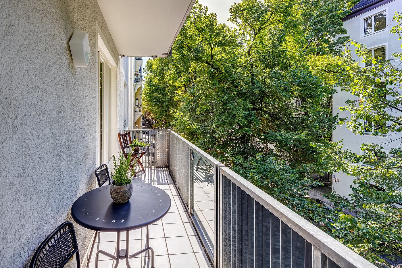 Etagenwohnung mit 3 Zimmern | München-Schwabing | 2212ML1 | ...einladendem Balkon.