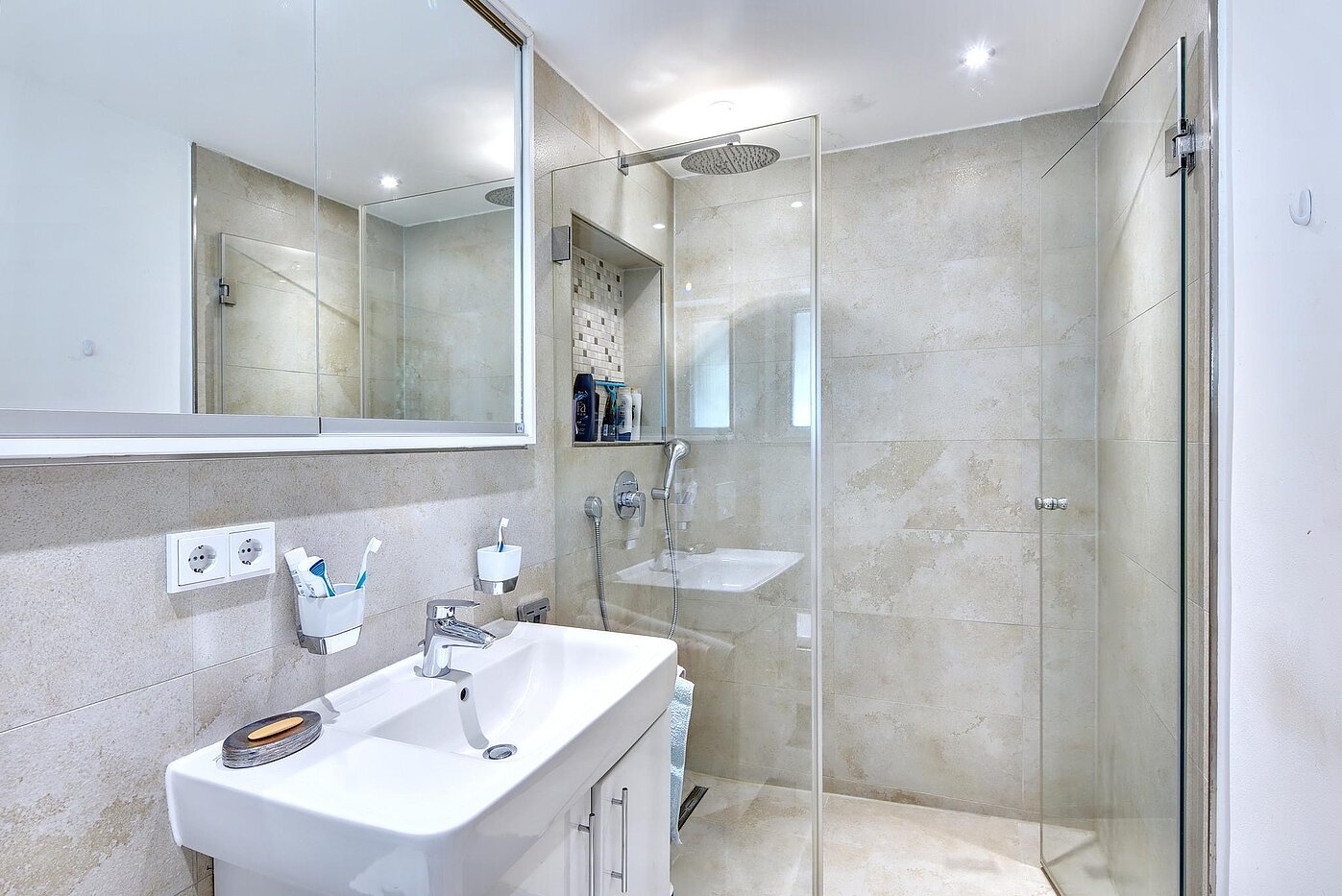 Einfamilienhaus mit 8 Zimmern | 70229 | Neues Bad mit Dusche...