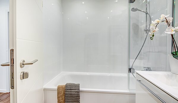 Etagenwohnung mit 2 Zimmern | München-Schwabing | 70434 | ...mit Badewanne