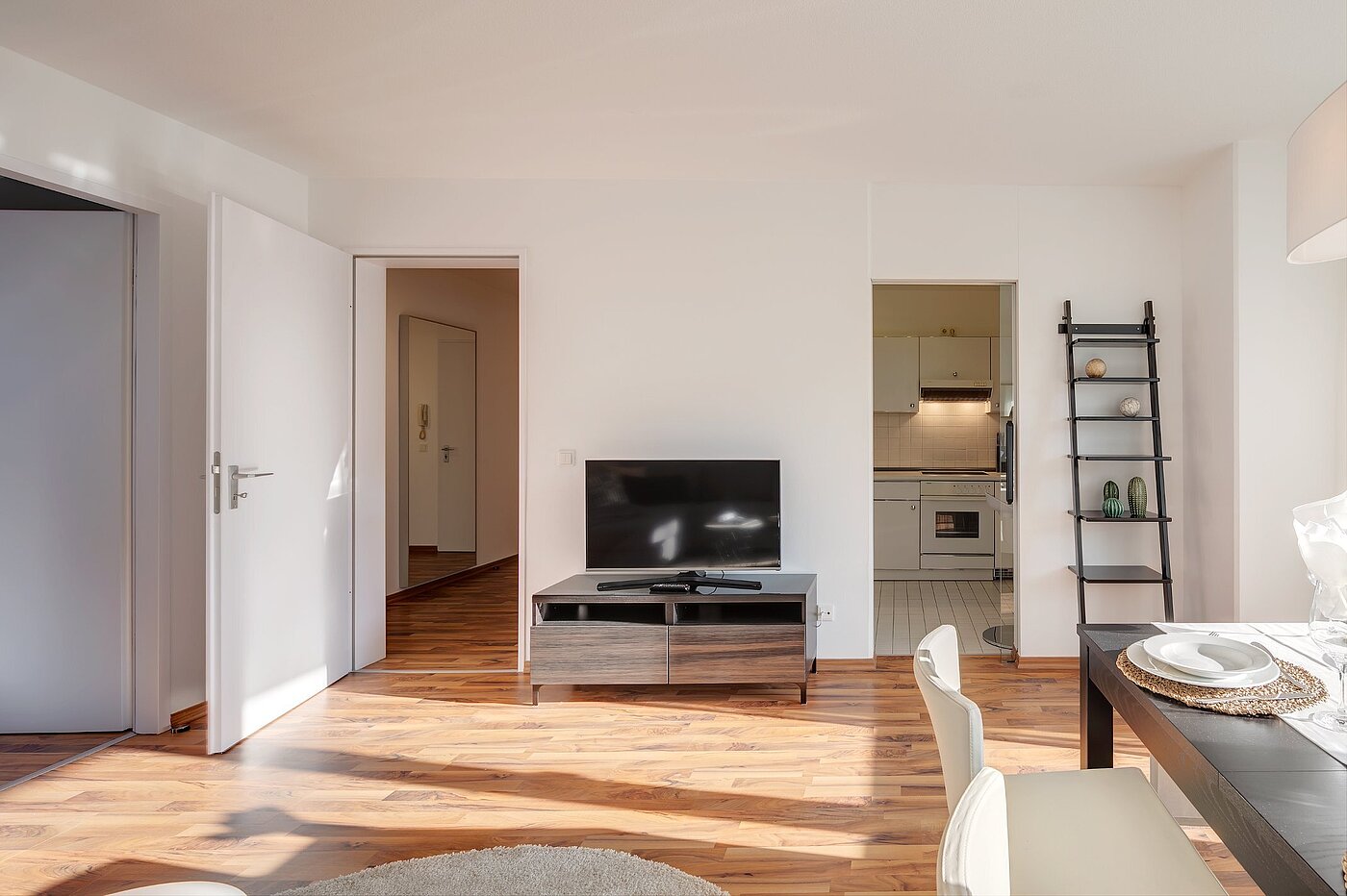 Etagenwohnung mit 2 Zimmern | München-Oberföhring | 2007ML8 | Blick zur Küche