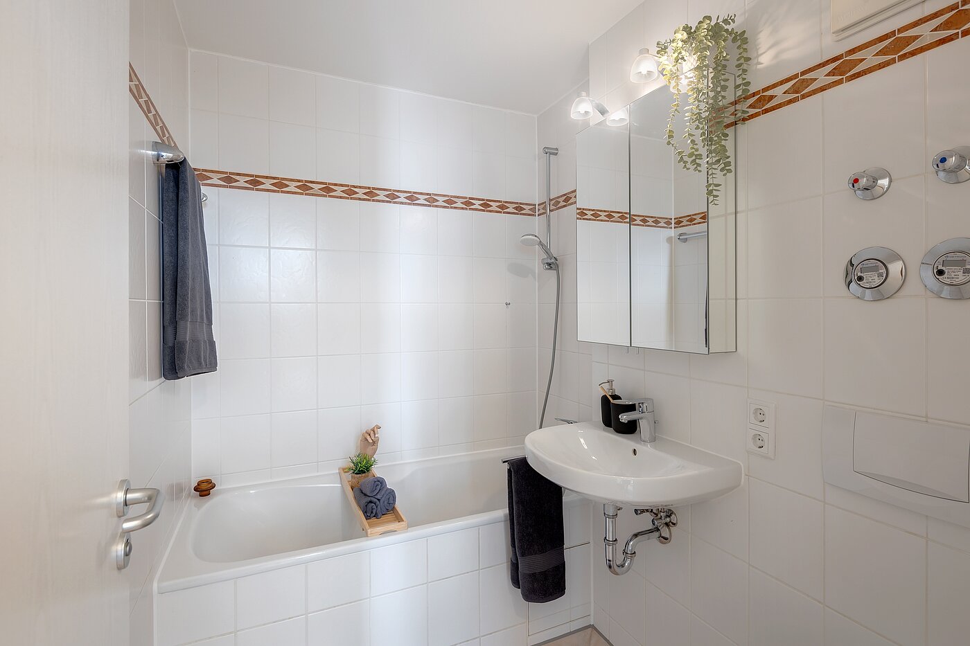 Erdgeschosswohnung mit 2 Zimmern | München-Laim | 70464 | ...modernen Bad