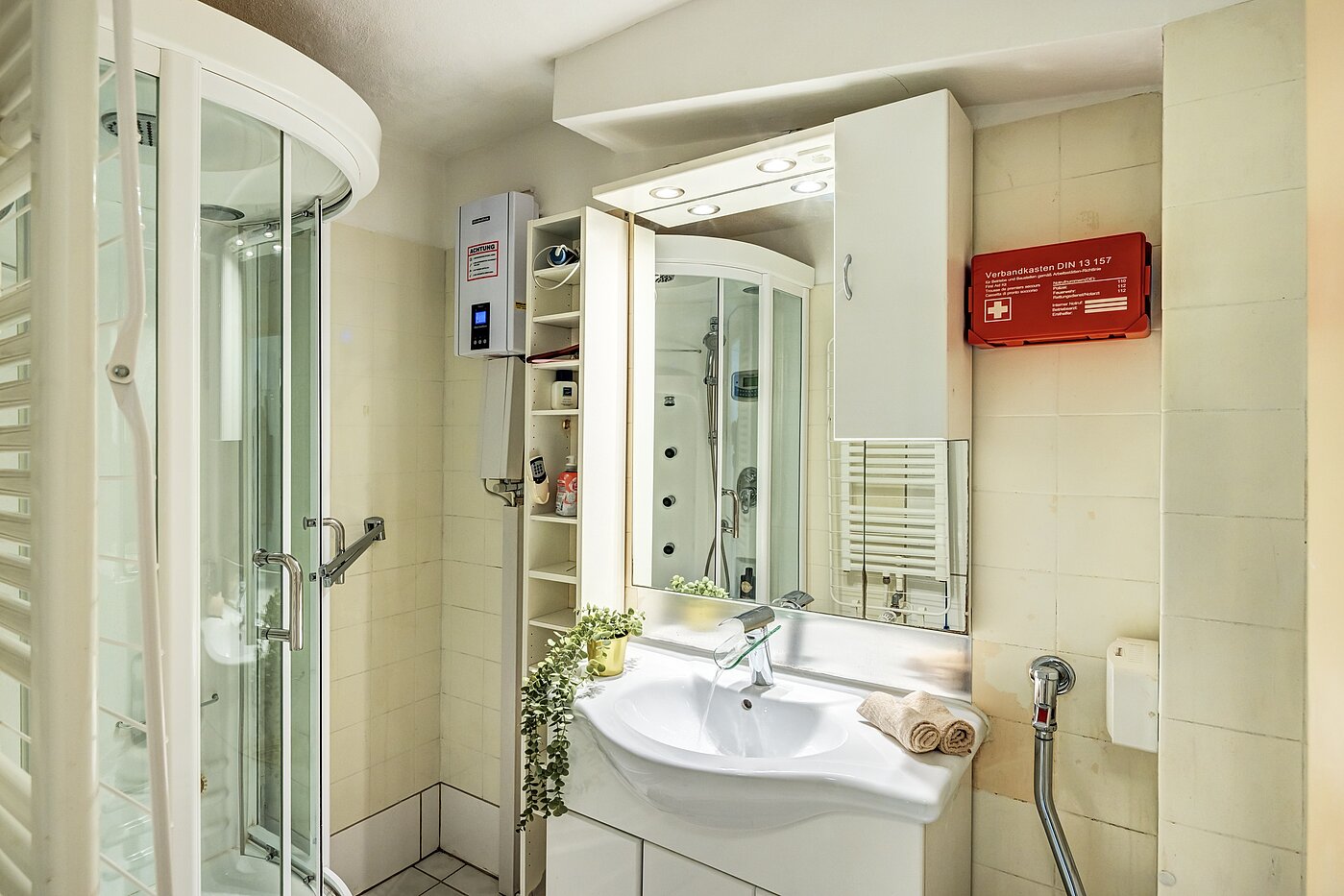 Hochparterre mit 1 Zimmer | München-Bogenhausen | 70301 | Badezimmer