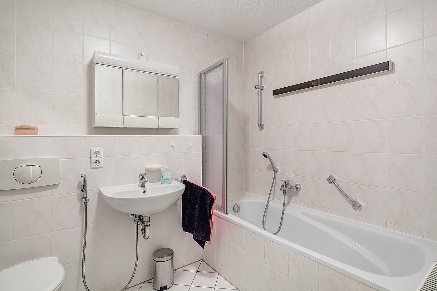 Etagenwohnung mit 2 Zimmern | München-Pasing | 70141 | Badezimmer mit Wanne