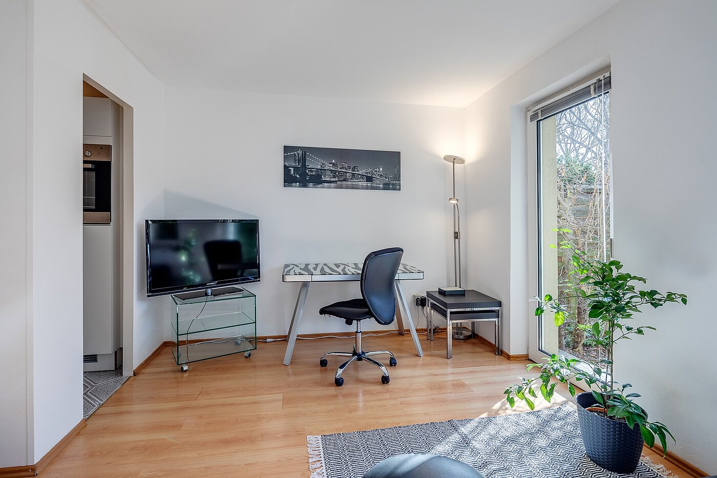 Etagenwohnung mit 1 Zimmer | München | 70073 | ...Arbeitsbereich mit Zugang...