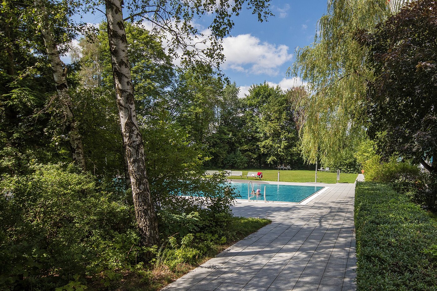 Etagenwohnung mit 1 Zimmer | München-Forstenried | 2111ML1 | ...vom Schwimmbad
