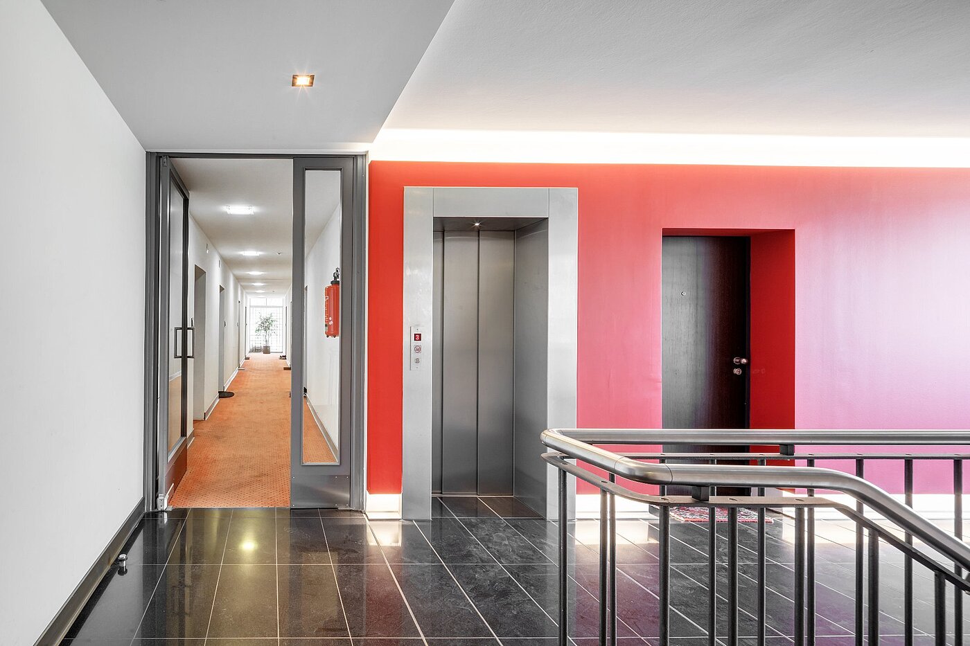 Etagenwohnung mit 2 Zimmern | München-Haidhausen | 2105ML6 | Treppenhaus mit Lift