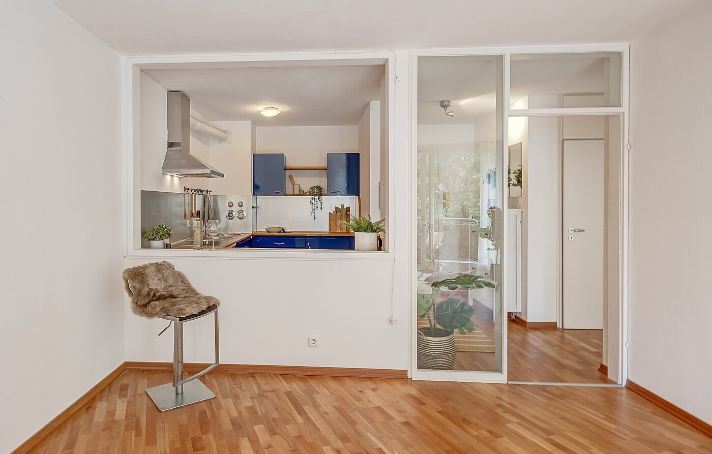 Etagenwohnung mit 2 Zimmern | München-Schwabing | 2109ML3 | Blick zur Küche