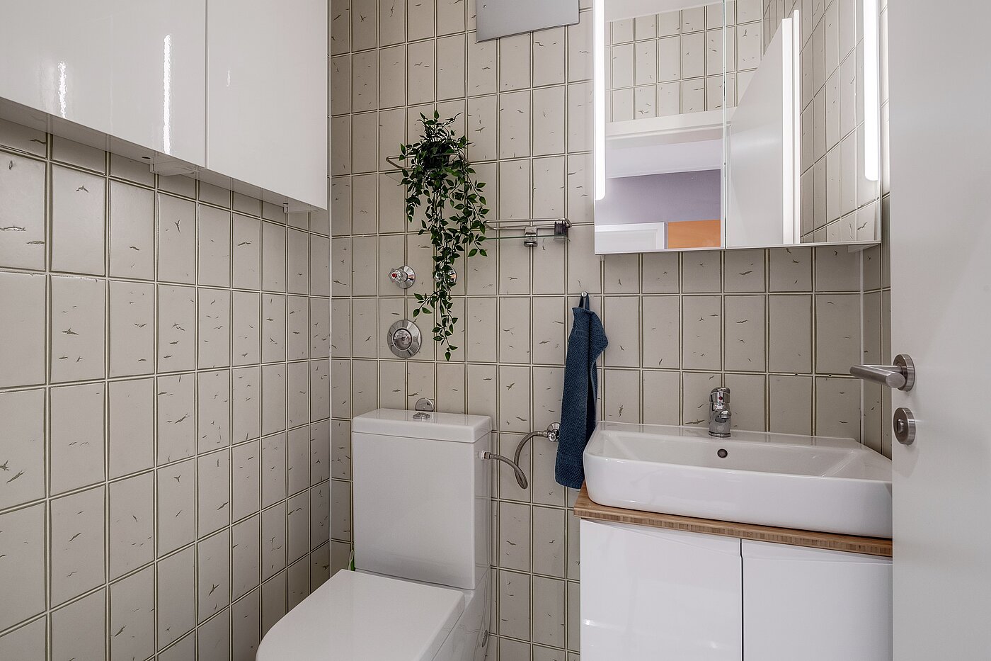 Dachgeschosswohnung mit 3 Zimmern | Karlsfeld | 70217 | ...Gäste-WC und...