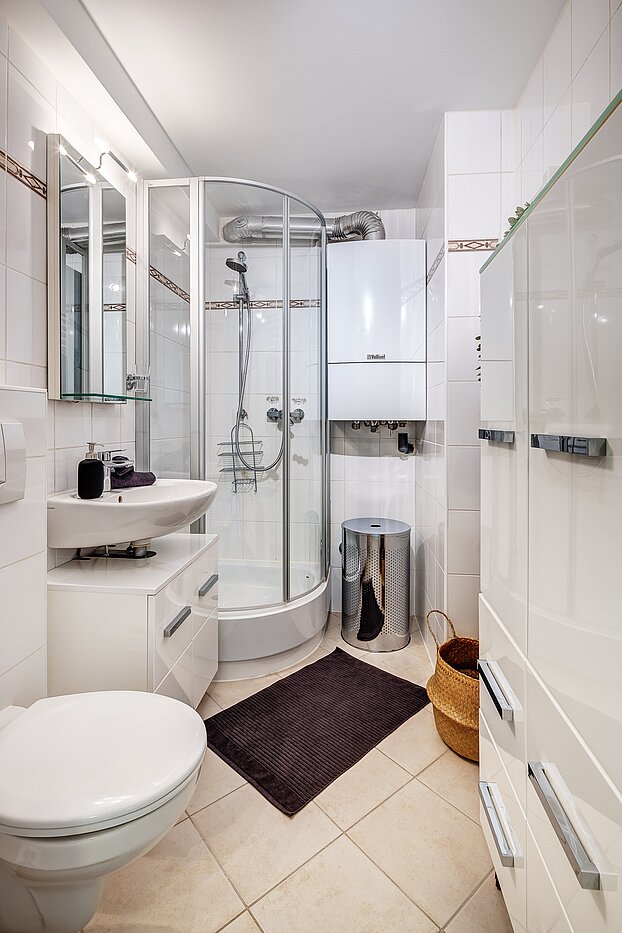 Dachgeschosswohnung mit 2 Zimmern | München-Au | 2209ML3 | Hell gefliestes Bad mit Dusche