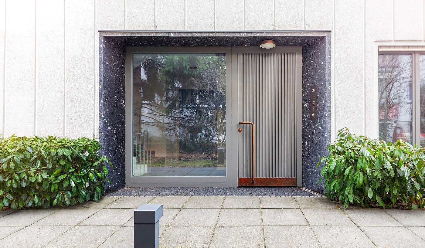 Etagenwohnung mit 2 Zimmern | München-Schwabing | 70195 | Hauseingang