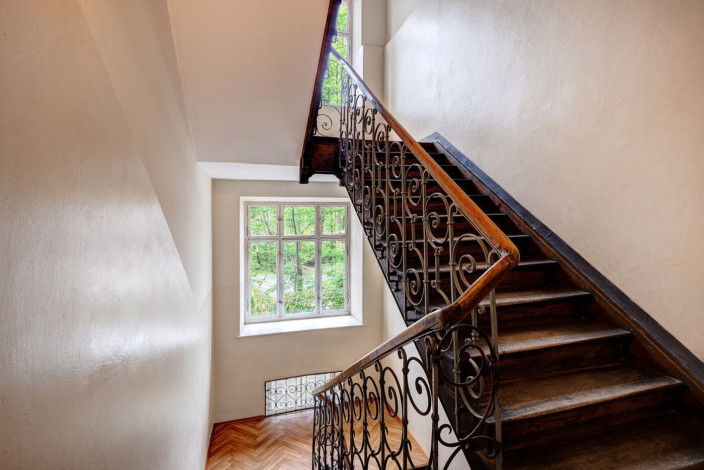 Etagenwohnung mit 2.5 Zimmern | München-Sendling | 70067 | Helles Treppenhaus auch im UG