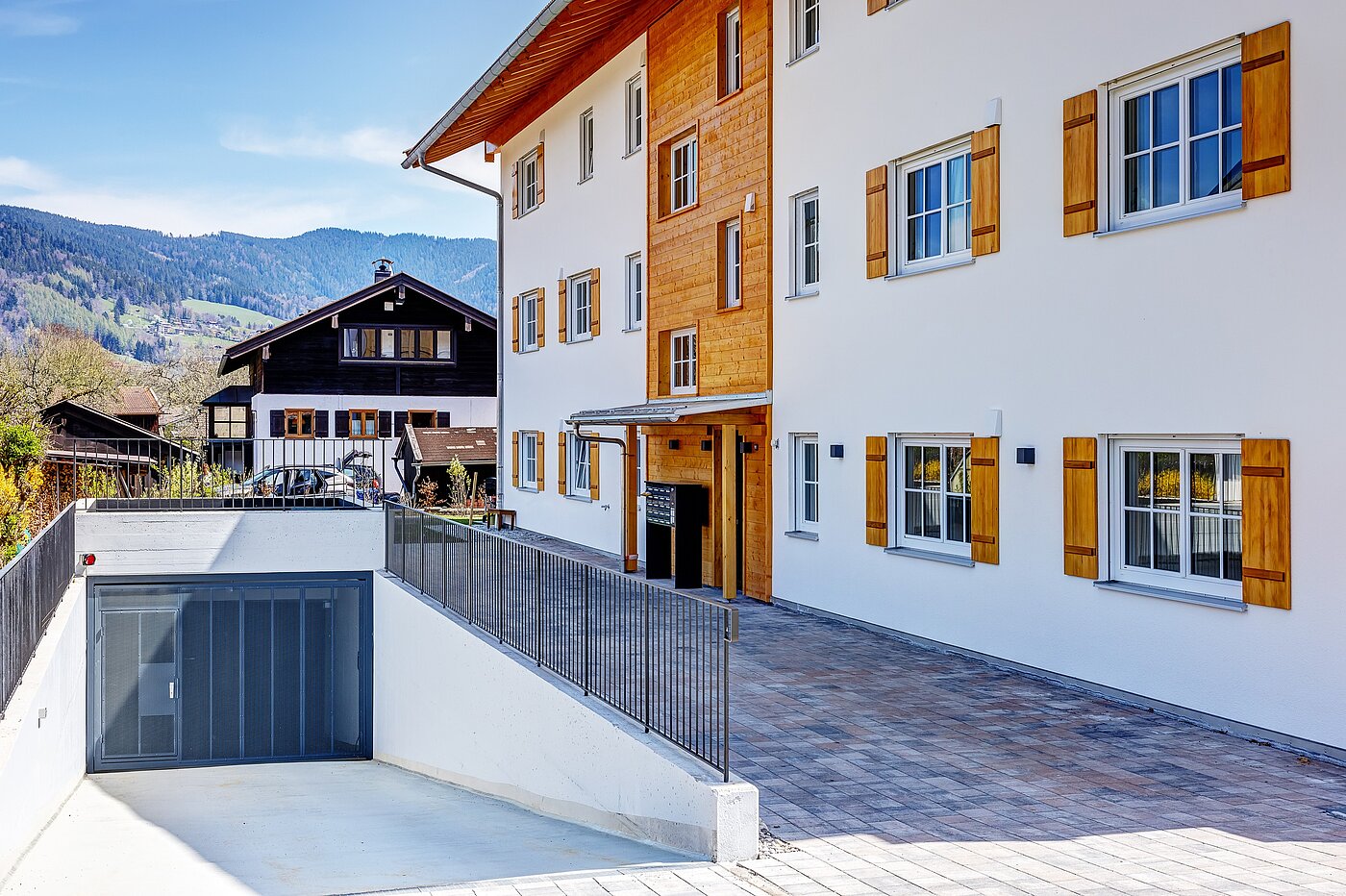 Erdgeschosswohnung mit 2 Zimmern | Bad Wiessee | 700942 | Eingang und Zufahrt zur Tiefgarage