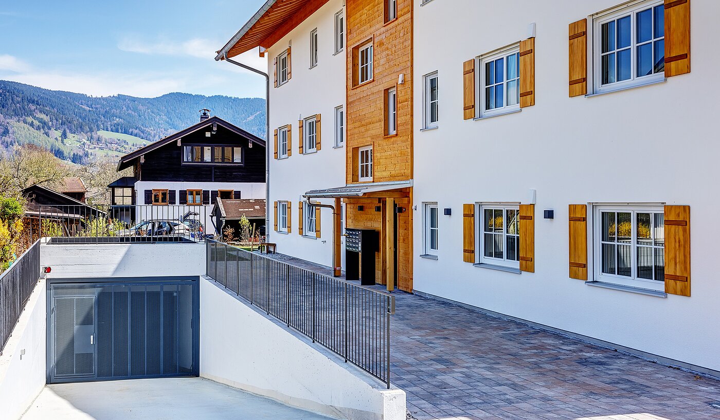 Erdgeschosswohnung mit 2 Zimmern | Bad Wiessee | 700942 | Eingang und Zufahrt zur Tiefgarage