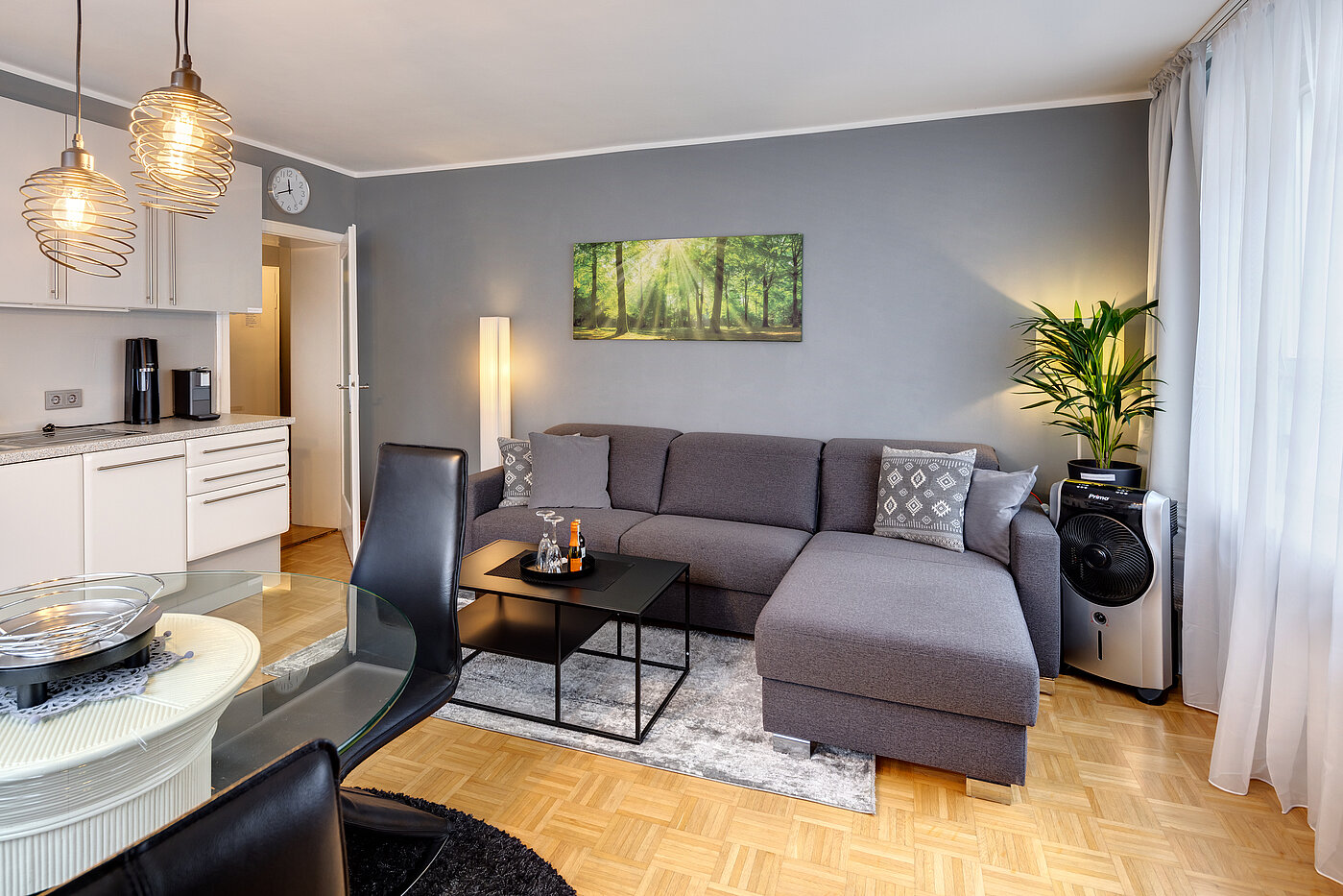 Erdgeschosswohnung mit 2 Zimmern | 70219 | Gemültiches Wohnzimmer...