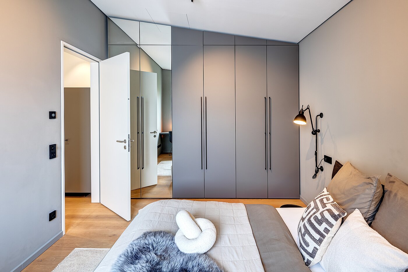 Dachgeschosswohnung mit 2 Zimmern | München-Maxvorstadt | 701661 | Einbauschränke