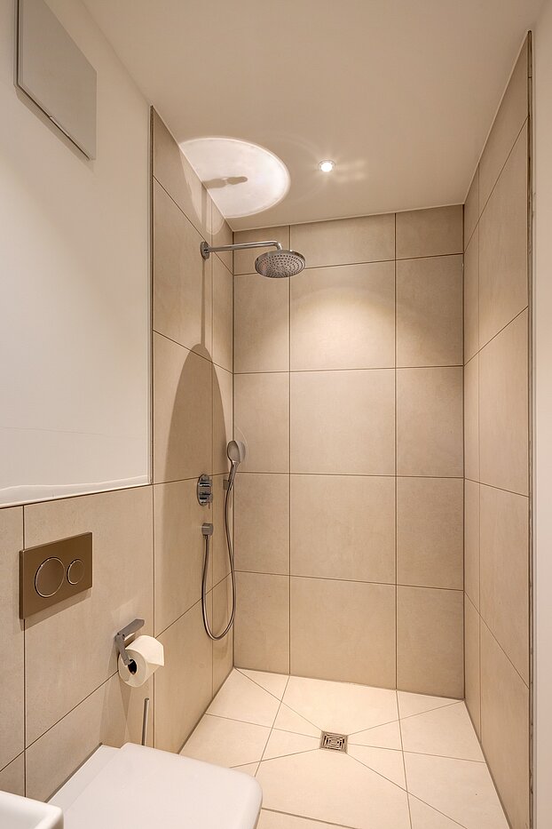 Terrassenwohnung mit 3 Zimmern | München-Harlaching | 70371 | bodengleicher Dusche