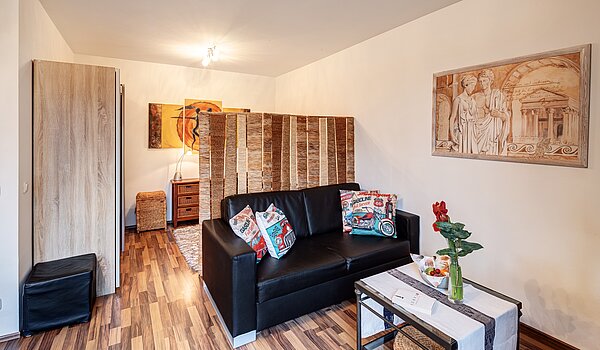 Etagenwohnung mit 1 Zimmer | Karlsfeld | 70460 | Wohn- und Schlafbereich