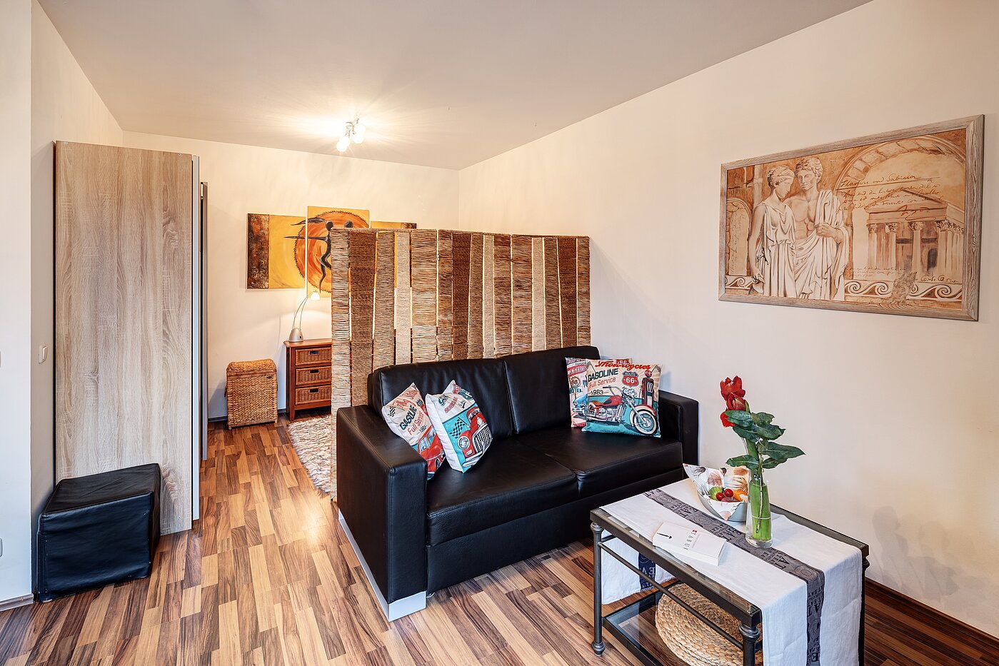 Etagenwohnung mit 1 Zimmer | Karlsfeld | 70460 | Wohn- und Schlafbereich