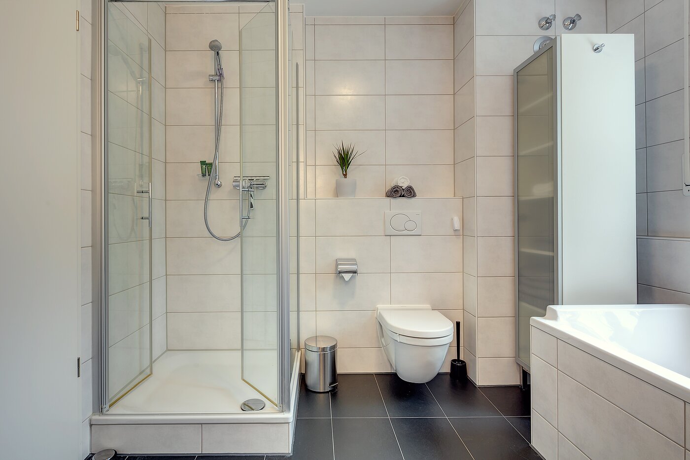 Etagenwohnung mit 4 Zimmern | München-Forstenried | 2209ML6 | ...und Dusche