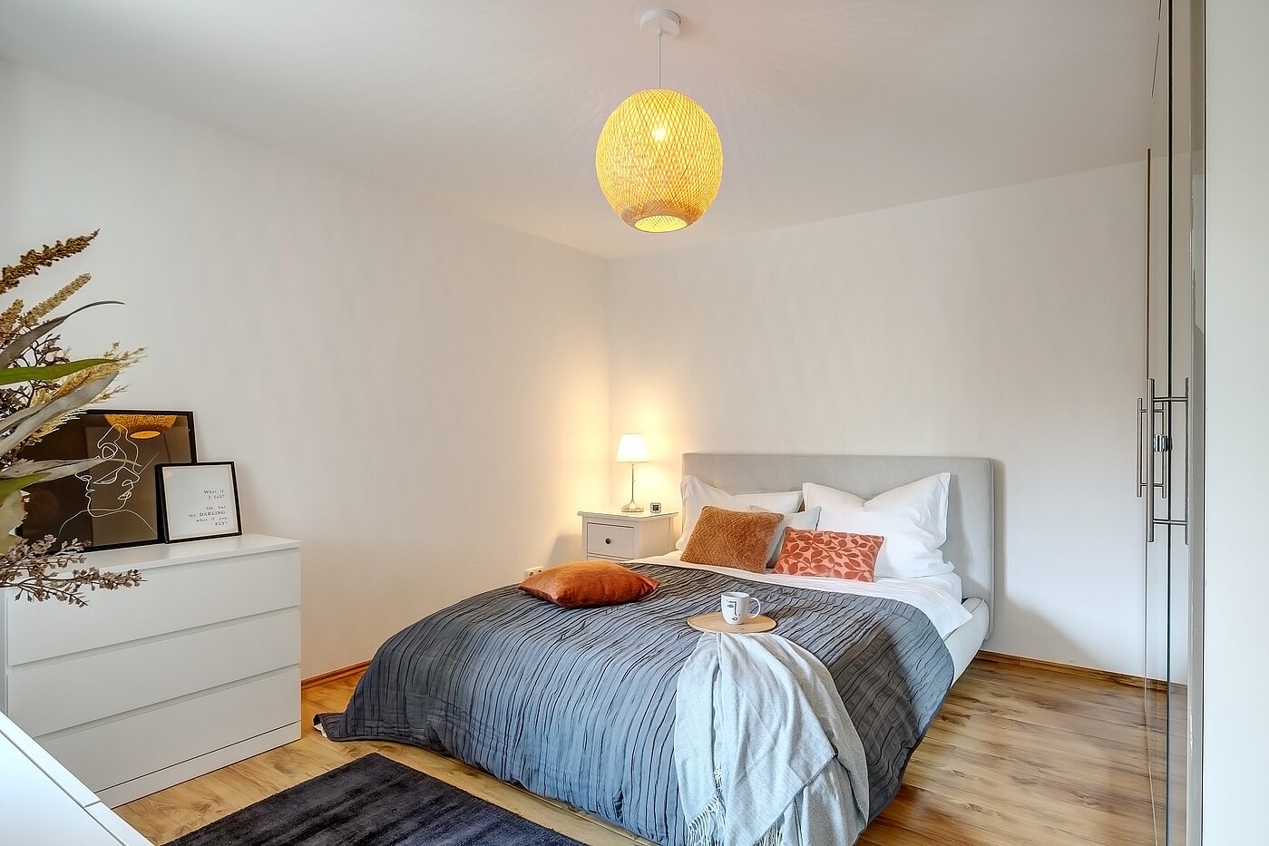 Etagenwohnung mit 2 Zimmern | München-Maxvorstadt | 70001 | Gemütliches Schlafzimmer
