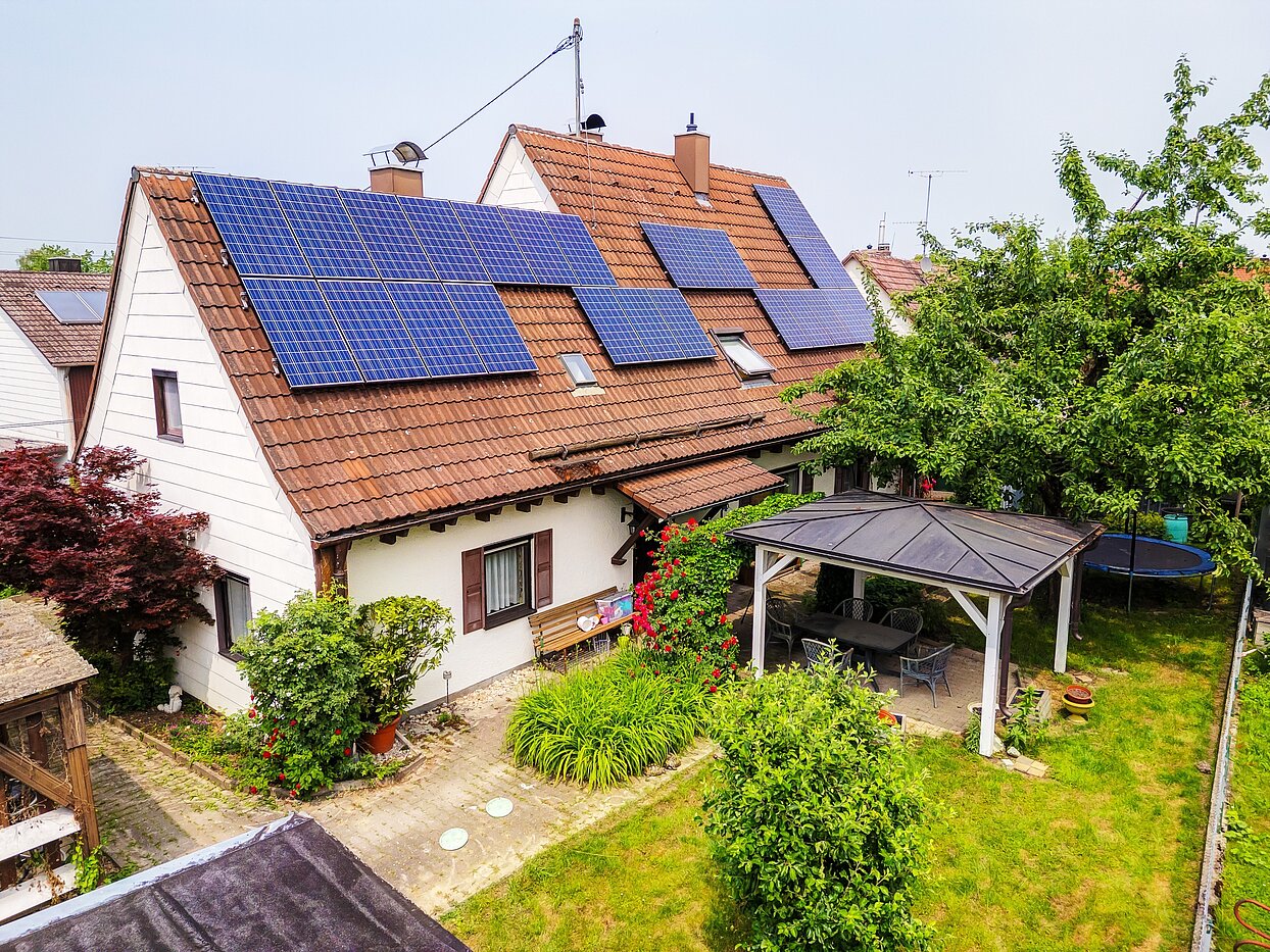 Einfamilienhaus mit 8 Zimmern | 70229 | Blick in den Garten