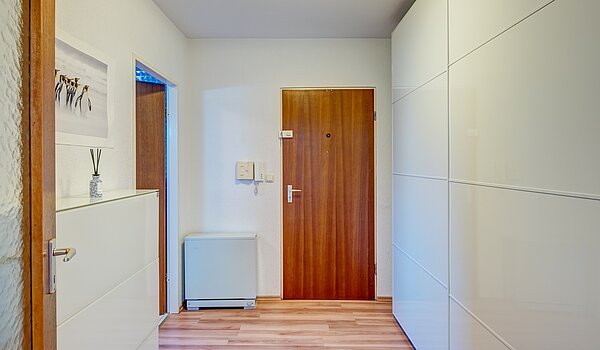 Etagenwohnung mit 2.5 Zimmern | München-Hadern | 70393 | Flur Blickrichtung Eingang