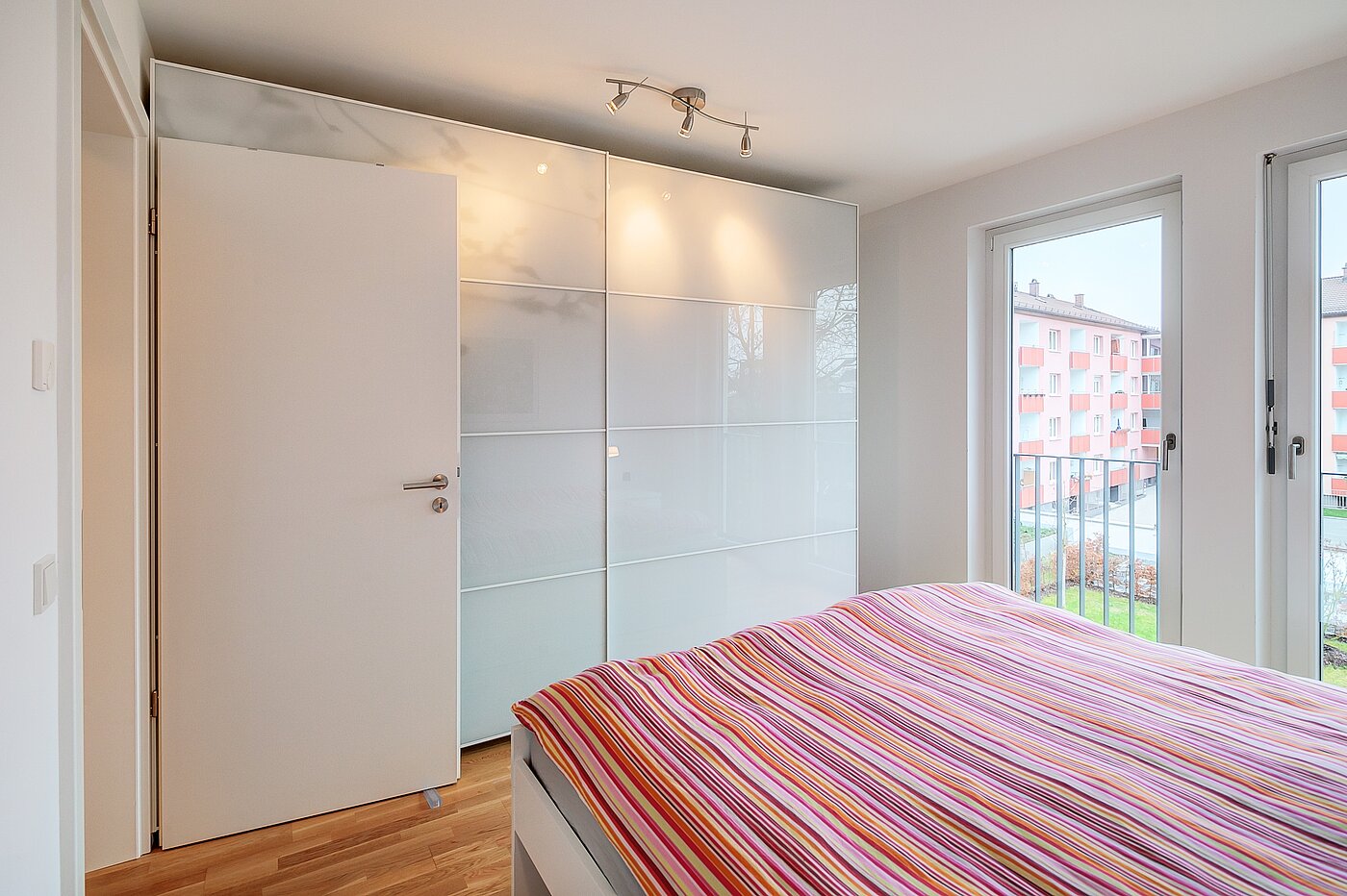 Etagenwohnung mit 3 Zimmern | München-Moosach | 70164 | ...mit großen Fensterfronten