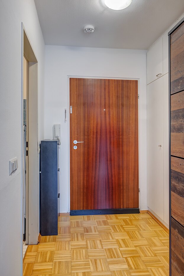 Etagenwohnung mit 1 Zimmer | München-Bogenhausen | 70264 | Blick Richtung Eingang