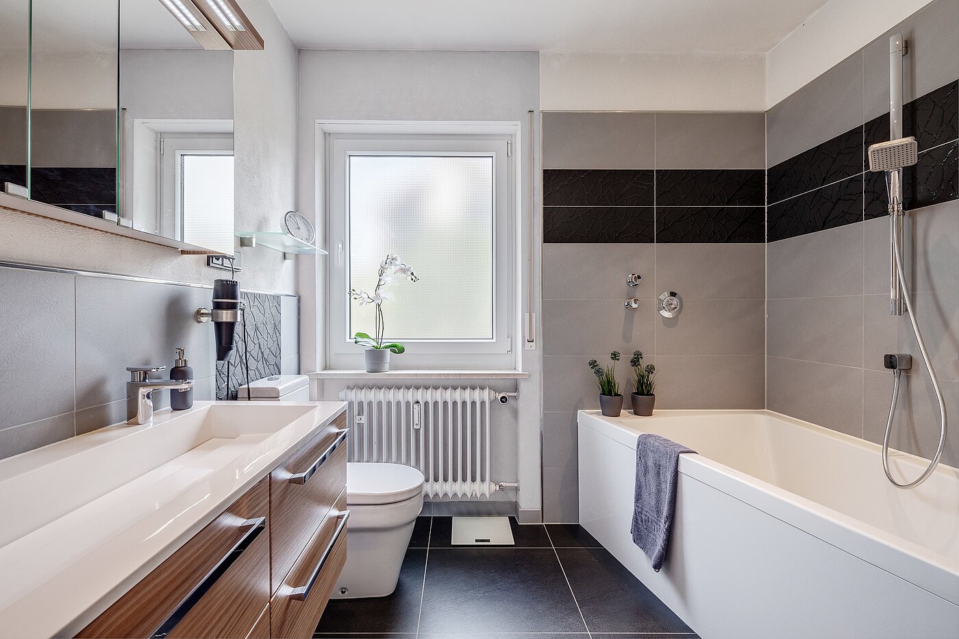 Dachgeschosswohnung mit 3 Zimmern | Karlsfeld | 70217 | Modernes Tageslichtbad...
