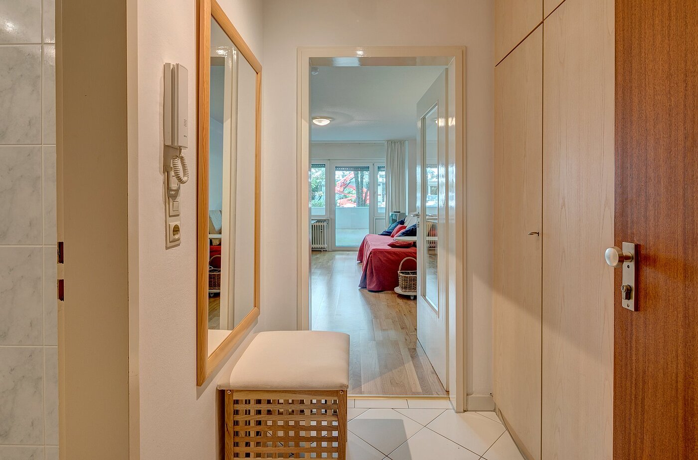 Hochparterre mit 1 Zimmer | München-Neuhausen | 1911ML10 | Geräumige Diele