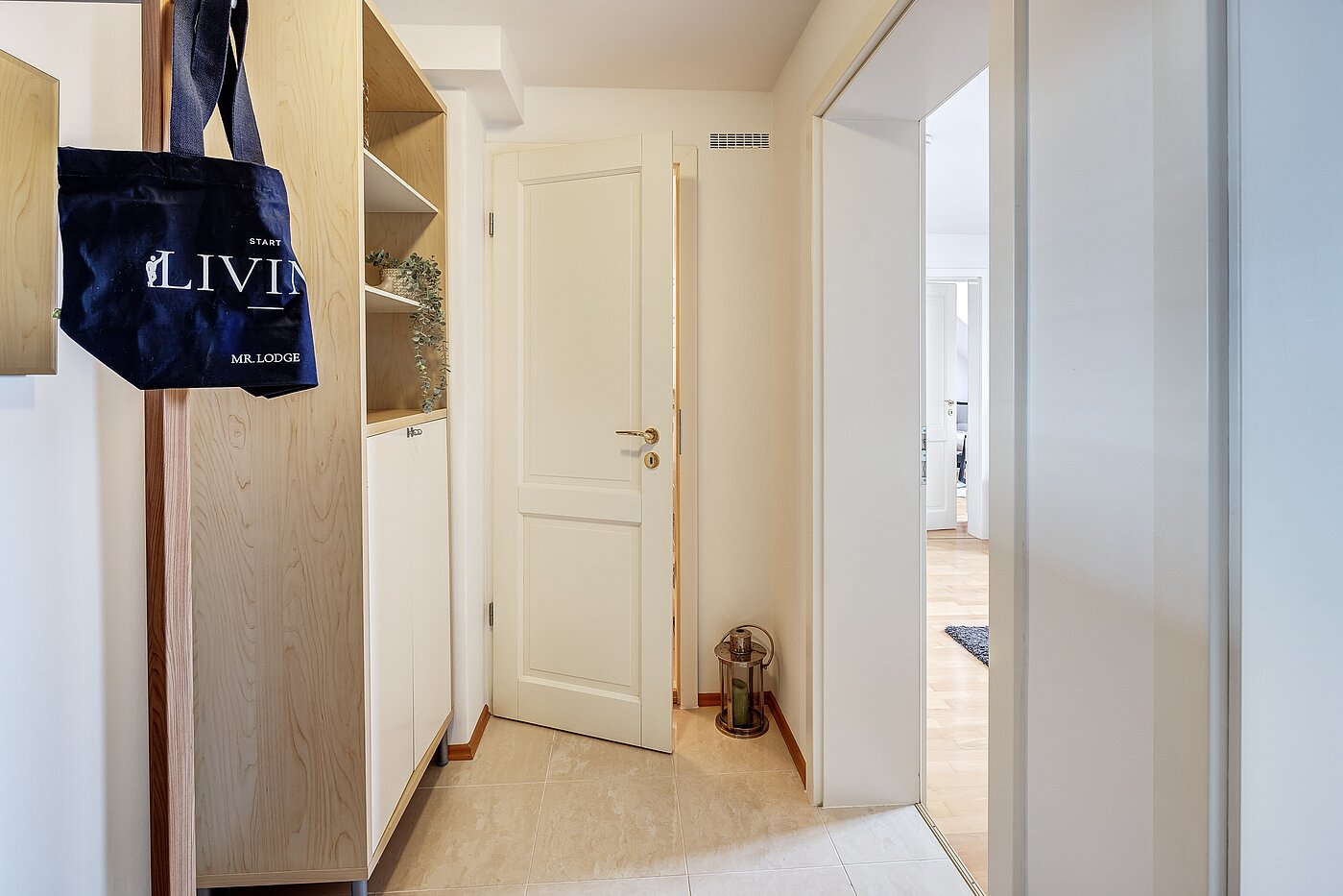 Dachgeschosswohnung mit 2 Zimmern | München-Au | 2209ML3 | Flur Blickrichtung Bad