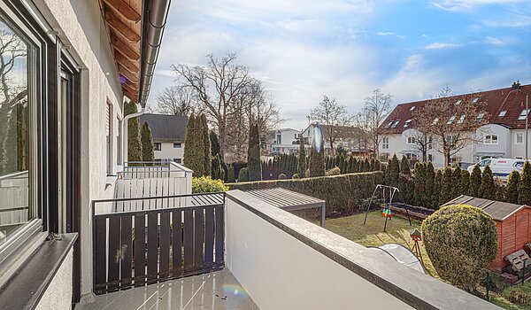 Reihenmittelhaus mit 5 Zimmern | Unterschleißheim | 70187 | ... und Zugang zum Balkon...