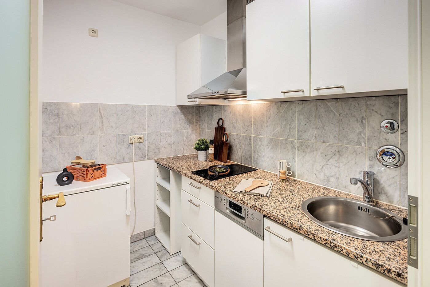 Etagenwohnung mit 1 Zimmer | München-Schwabing | 70249 | ...Küche mit...
