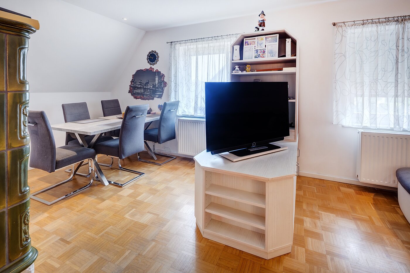 Einfamilienhaus mit 8 Zimmern | 70229 | ...mit Platz zum Essen...