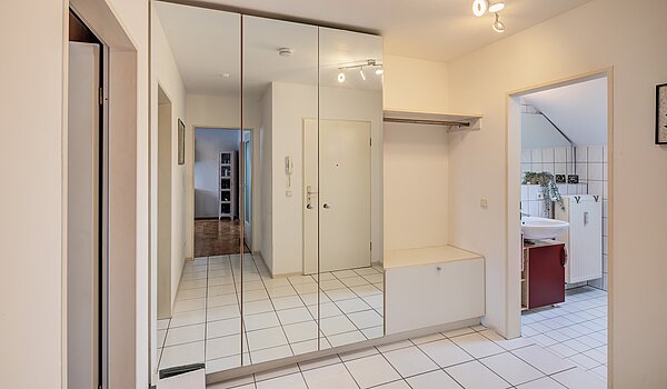 Etagenwohnung mit 2 Zimmern | Poing | 70373 | Geräumige...