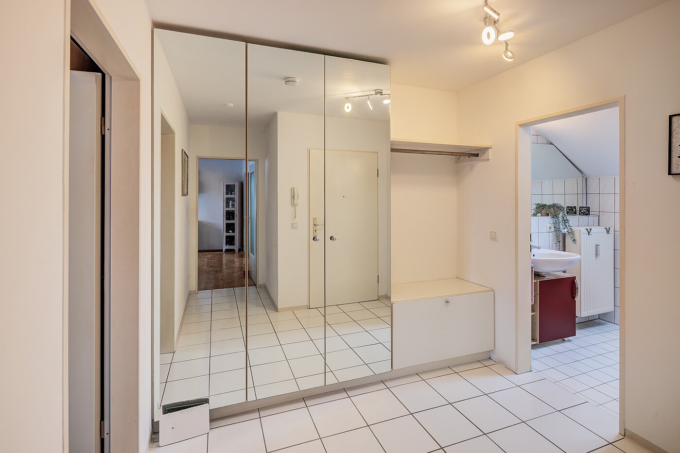 Etagenwohnung mit 2 Zimmern | Poing | 70373 | Geräumige...