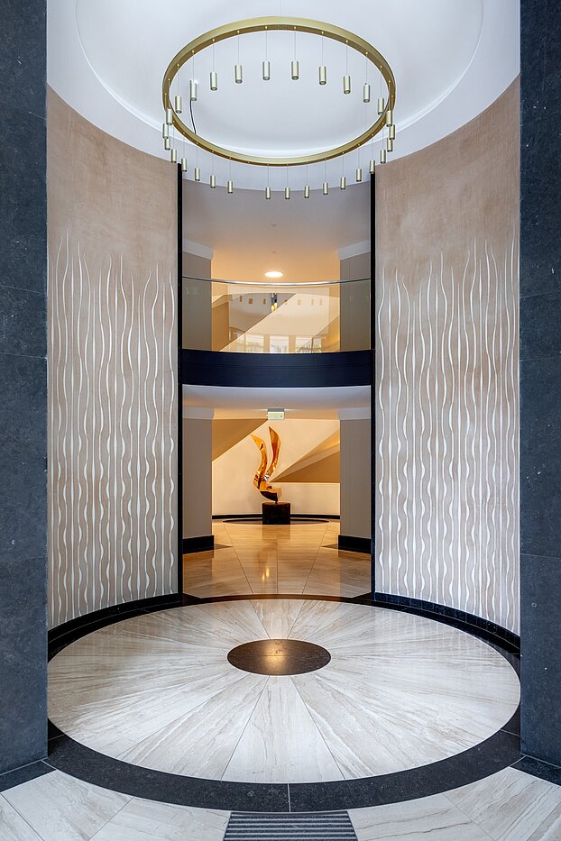 Etagenwohnung mit 3 Zimmern | 70046 | Großzügige Eingangshalle...