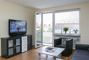 Neuhausen: Helle 2-Zimmer-Wohnung mit Balkon