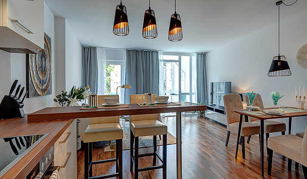 Etagenwohnung mit 2 Zimmern | München-Schwabing | 70434 | ...und Frühstückstheke